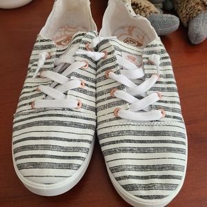 Women's Sz 8 Roxy Shoes